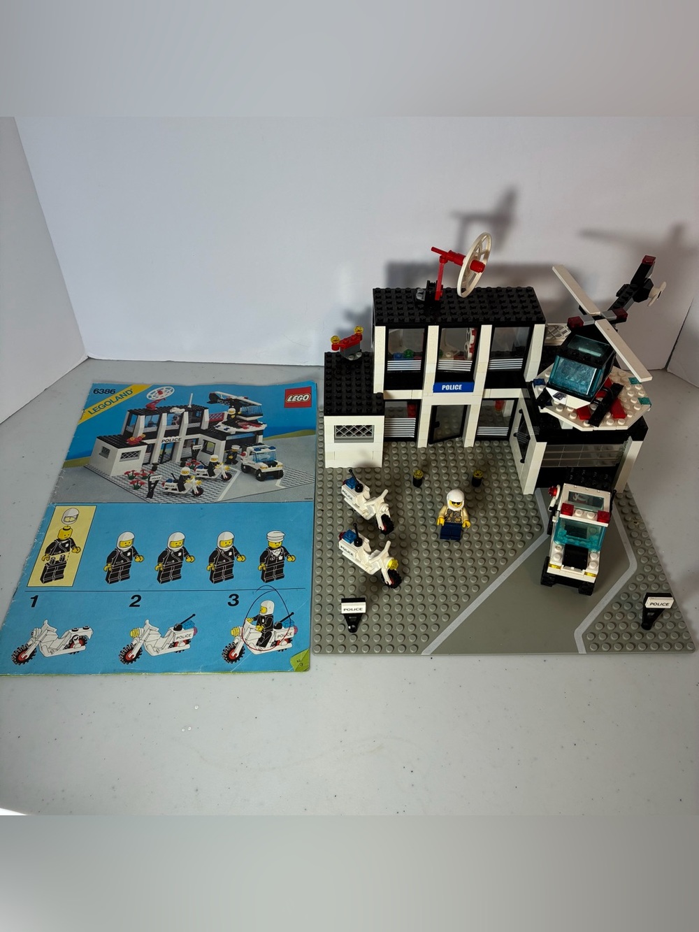 LEGO Police Command Base (6386) 90%Complete Instructions Base No Box